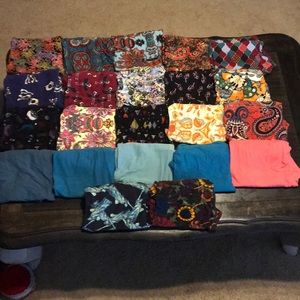 Large lot, 22 pair, of HTF Lularoe TC leggings